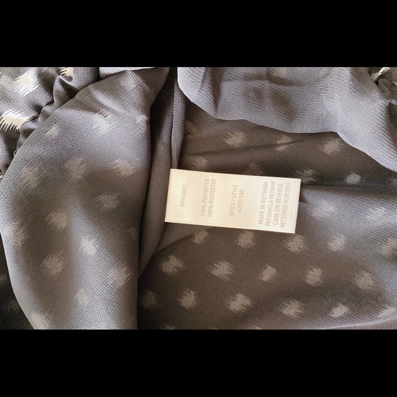 Max Studio Sleeveless Fully Lined Blouse - Picture 9 of 10